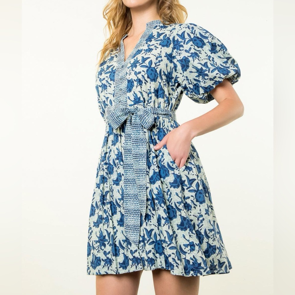 THML Navy and Cream Floral Isabella V Neck Dress Size S NWOT